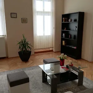 Belvarosi Szallashely Apartment